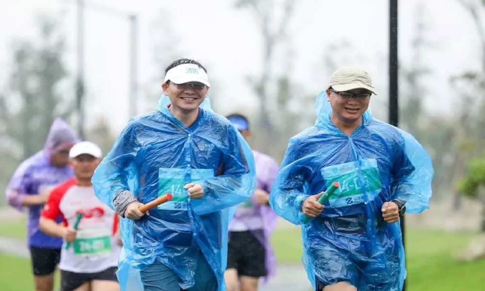 国大新老戈友，相聚湖六驰骋